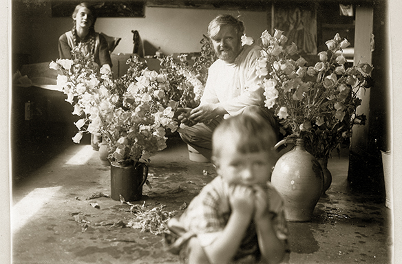 Peter August Böckstiegel mit seinem Sohn Vincent im Arroder „Sommeratelier“